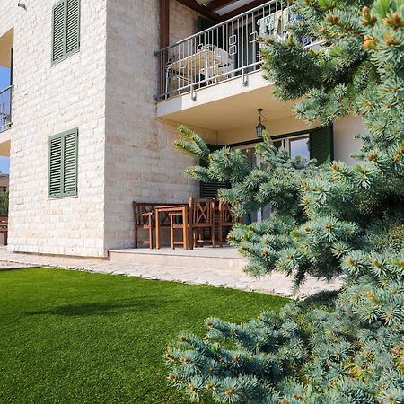 Laura Apartments Бродарица Экстерьер фото