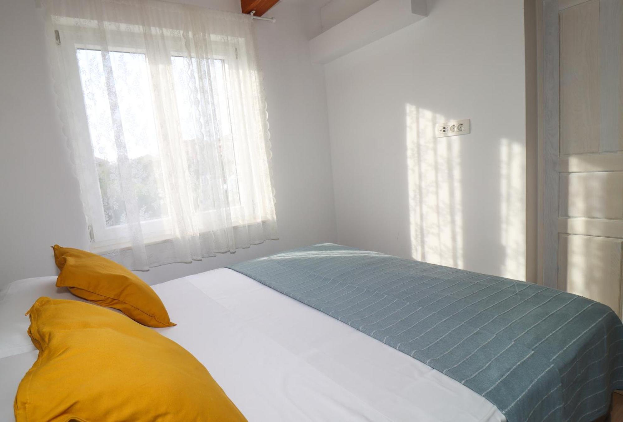 Laura Apartments Бродарица Экстерьер фото