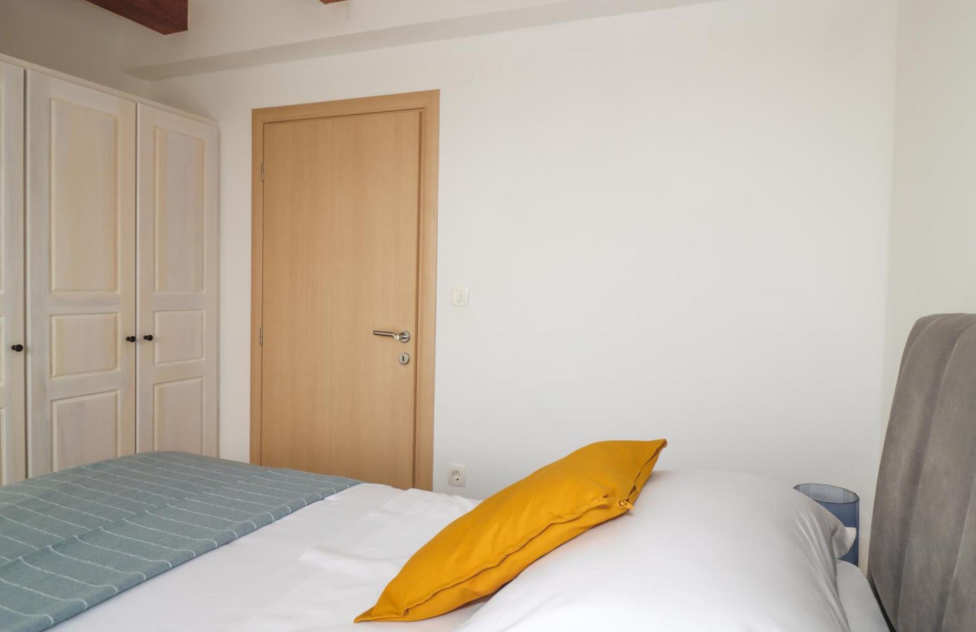 Laura Apartments Бродарица Экстерьер фото