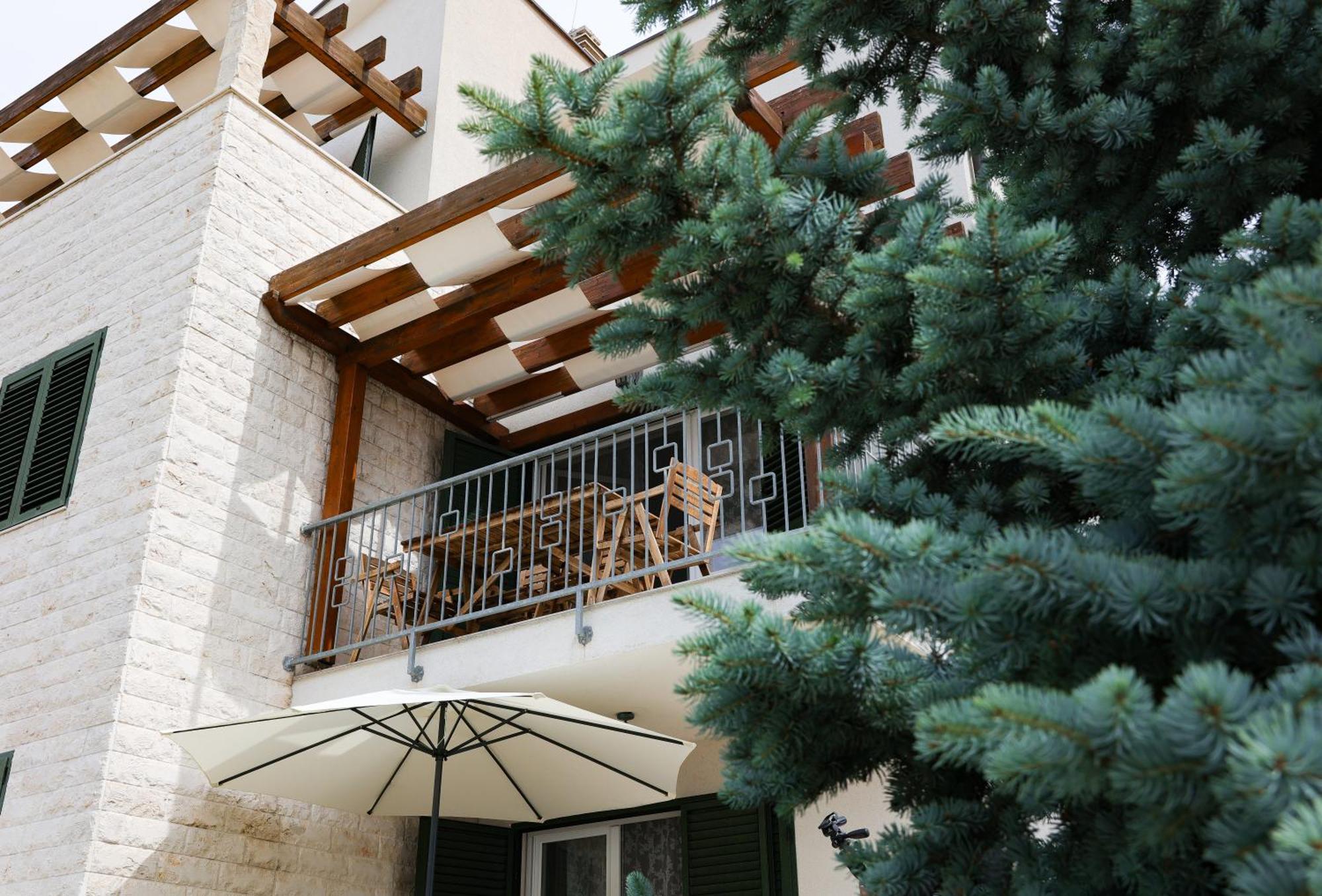 Laura Apartments Бродарица Экстерьер фото