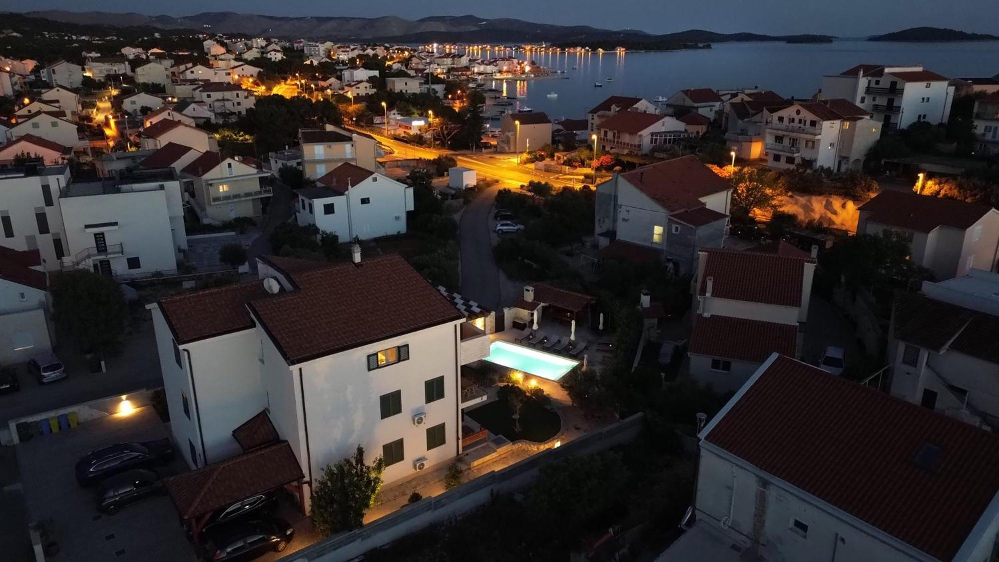 Laura Apartments Бродарица Экстерьер фото
