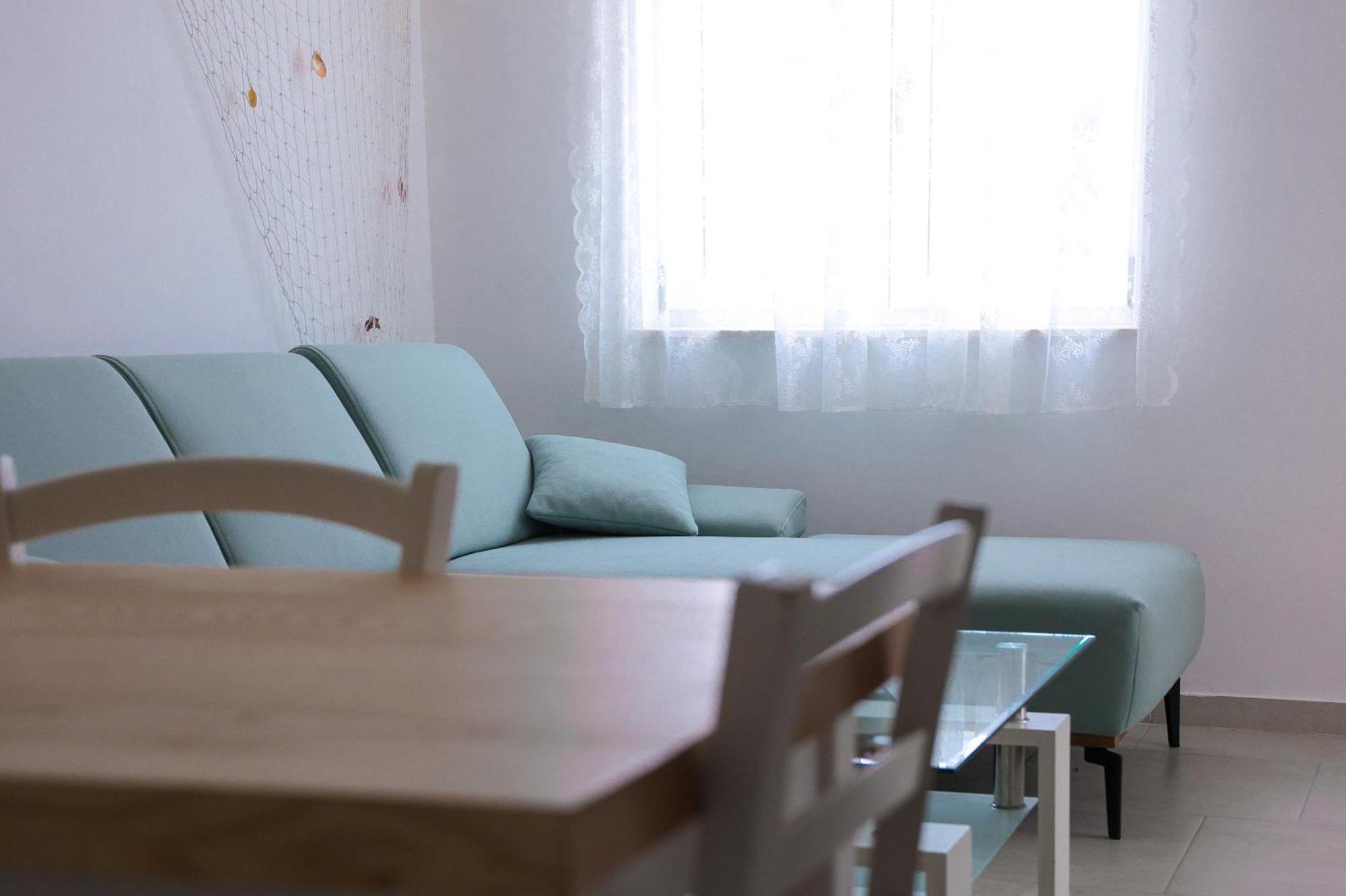 Laura Apartments Бродарица Экстерьер фото