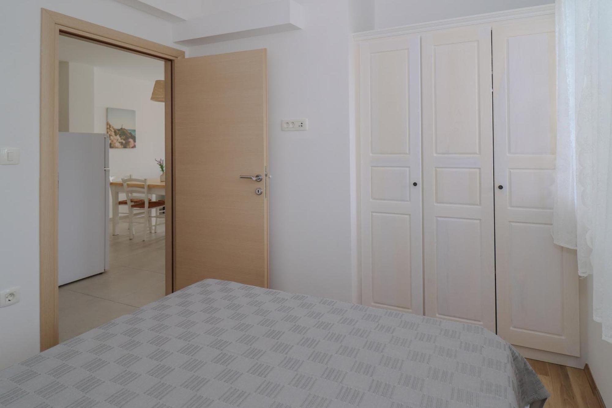 Laura Apartments Бродарица Экстерьер фото