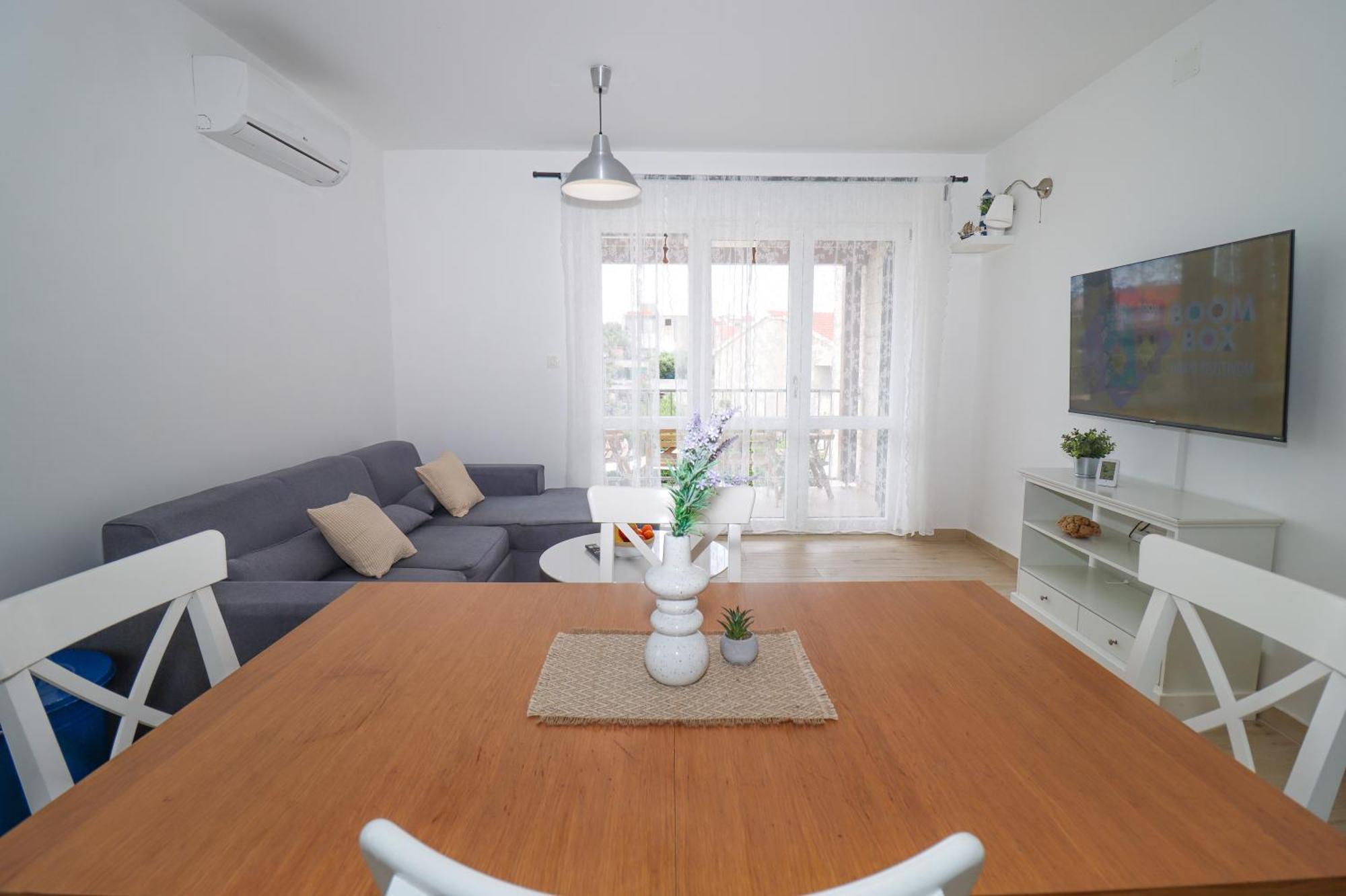 Laura Apartments Бродарица Экстерьер фото